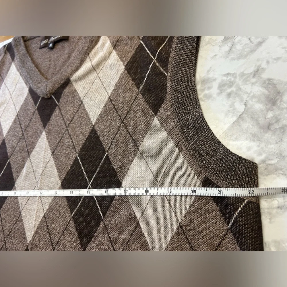 St. Patrick Brown & Cream Argyle V-Neck Sweater Vest/ XL - Picture 5 of 6